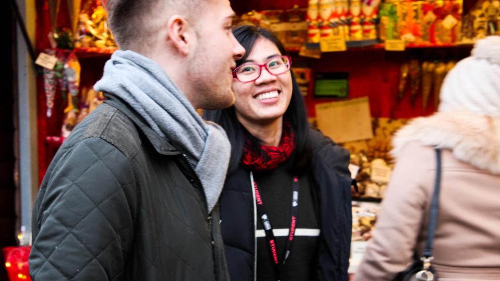 Kel Nguyễn chatting to another student