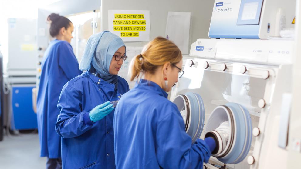 Biochemistry students using i-conic equipment in the laboratory